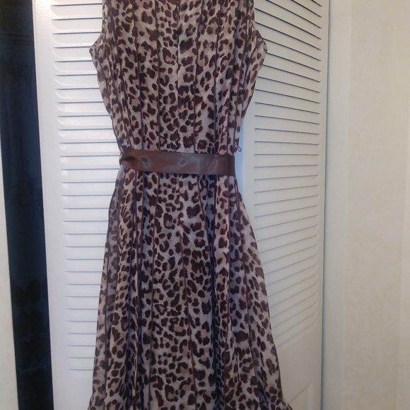 Women's Dress - Picture 2 of 6